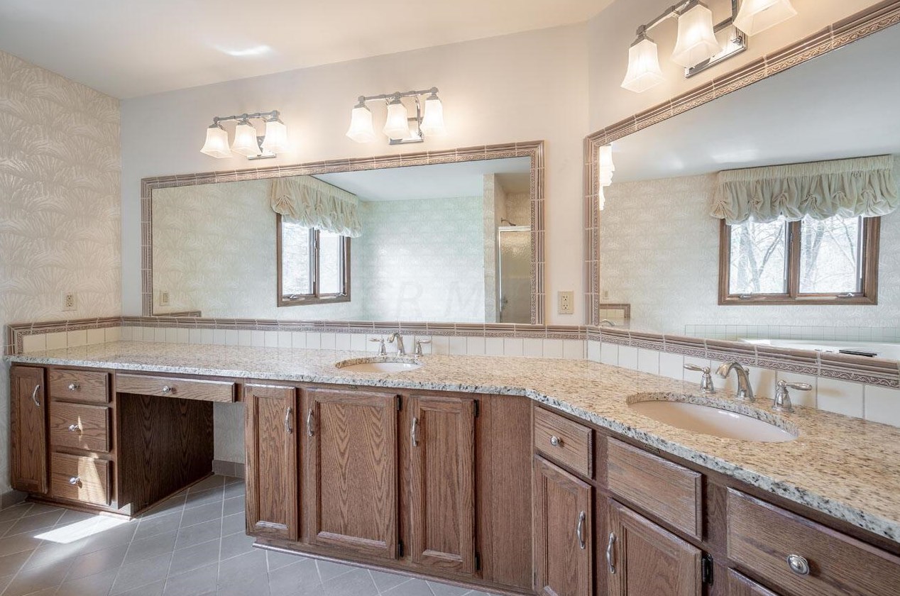 5882 Rothesay Ct, Dublin OH  43017-9447 exterior