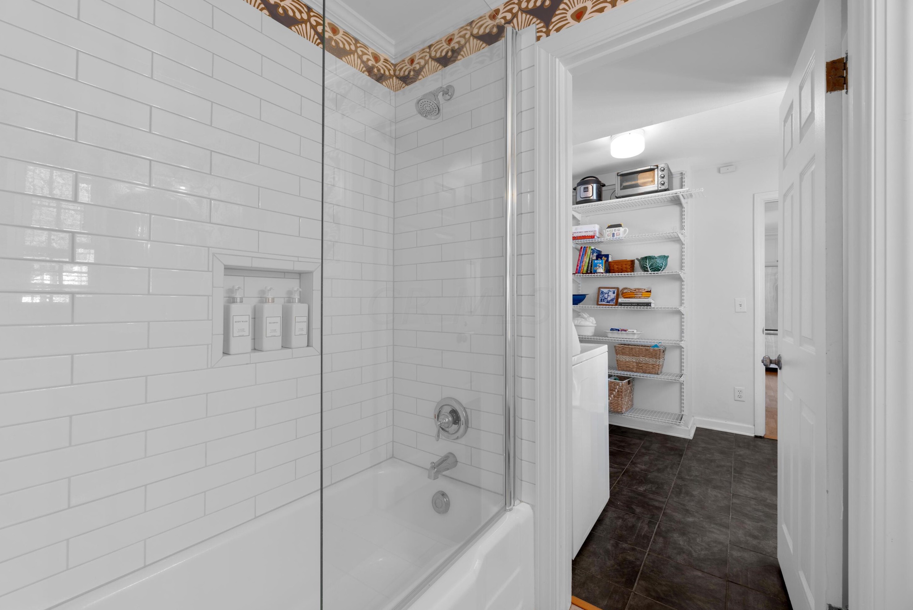 4248 Dublin Rd, Columbus OH 43221-5000 exterior