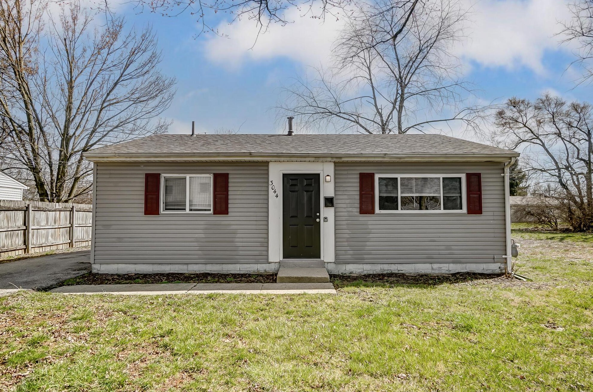 3044 Fairwood Ave, Columbus OH 43207-3273 exterior