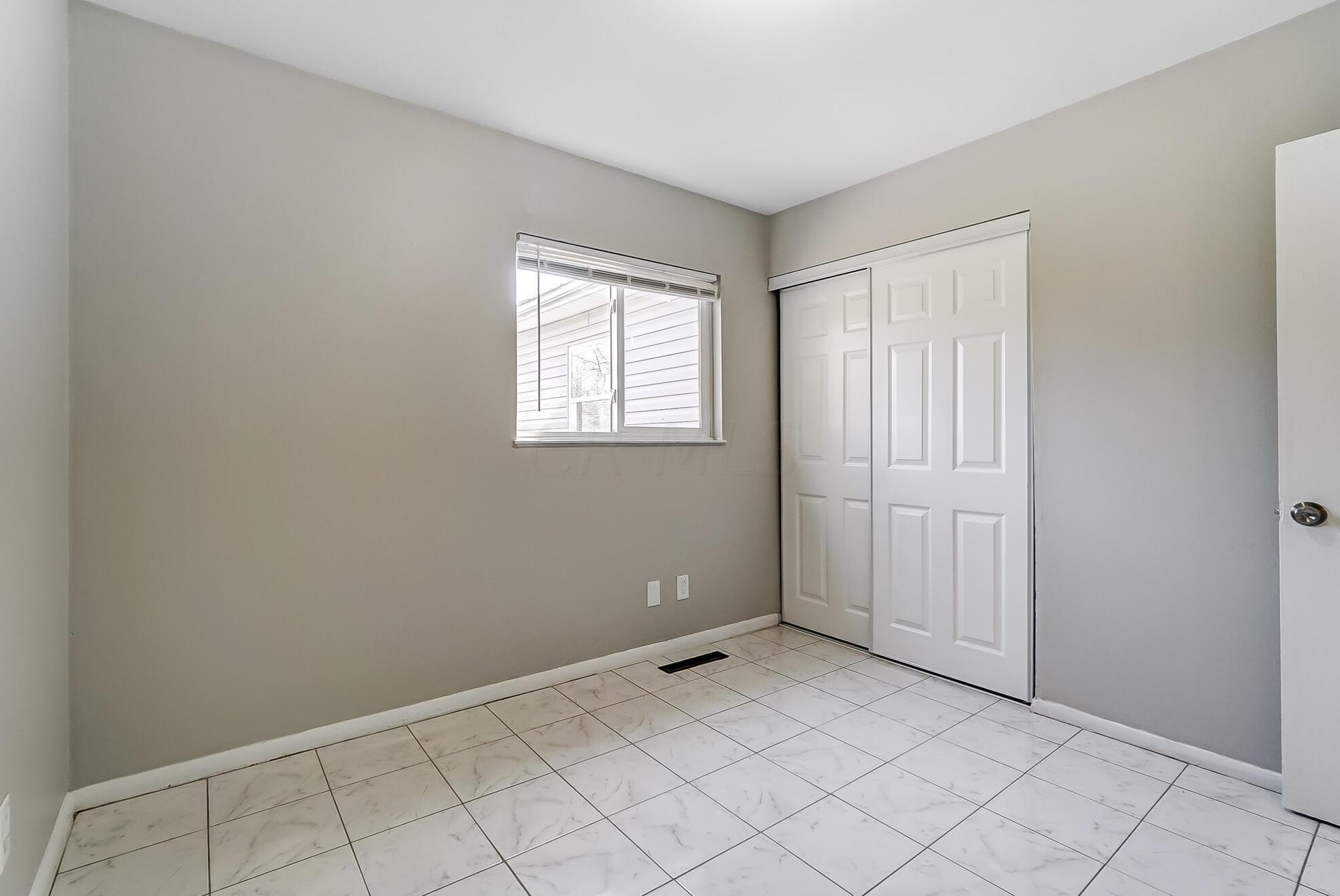 3044 Fairwood Ave, Columbus OH 43207-3273 exterior