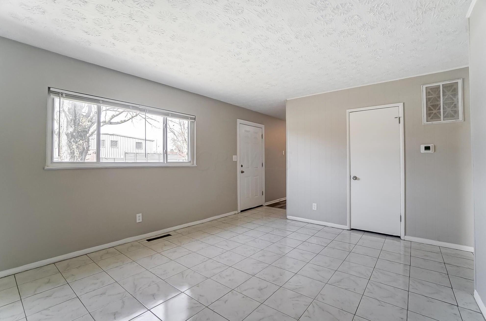 3044 Fairwood Ave, Columbus OH 43207-3273 exterior