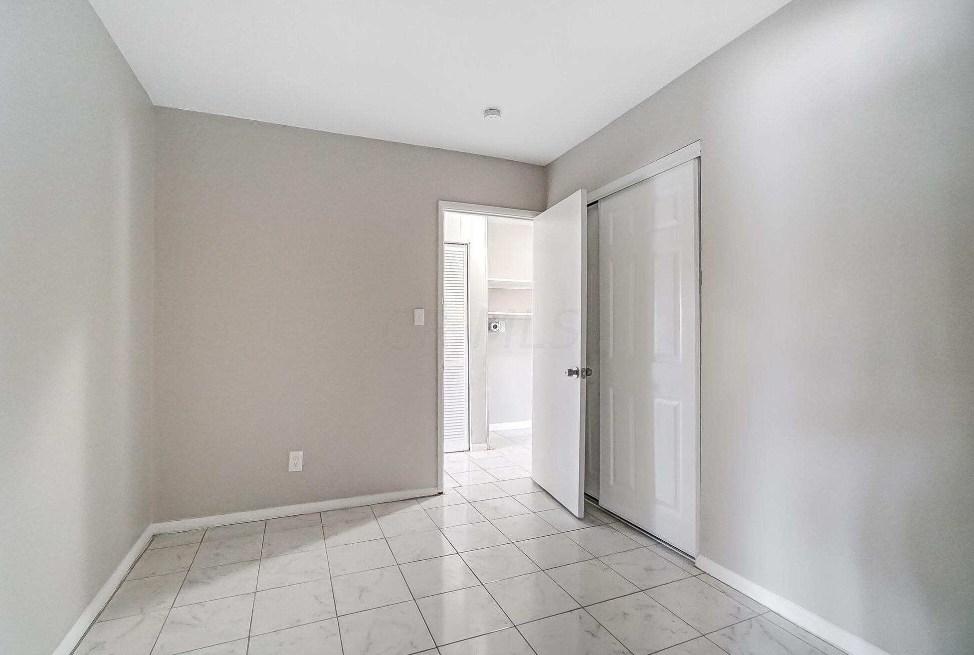 3044 Fairwood Ave, Columbus OH 43207-3273 exterior