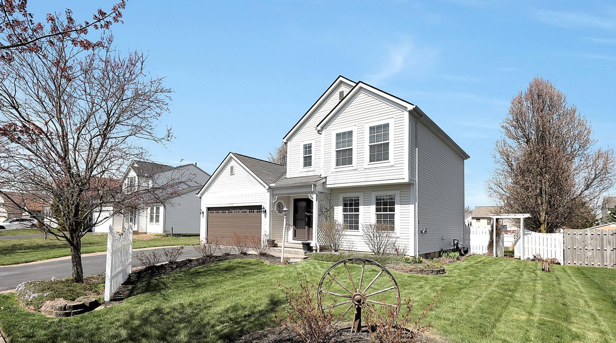 365 Eddington Dr, Pataskala OH  43062-7330 exterior