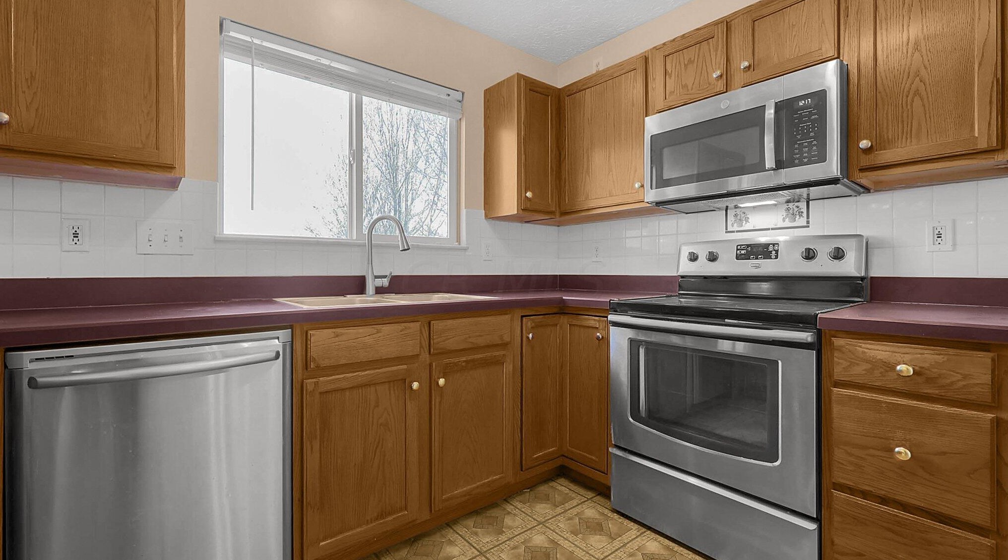 365 Eddington Dr, Pataskala OH  43062-7330 exterior