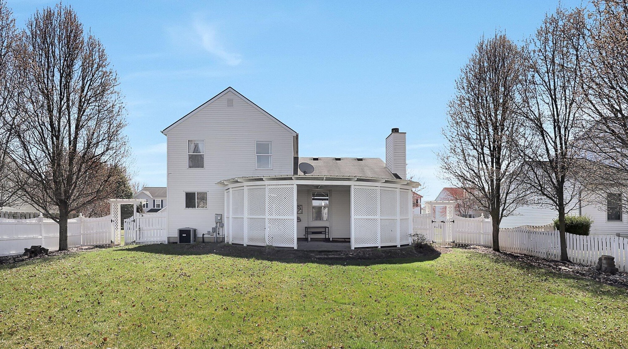 365 Eddington Dr, Pataskala OH  43062-7330 exterior