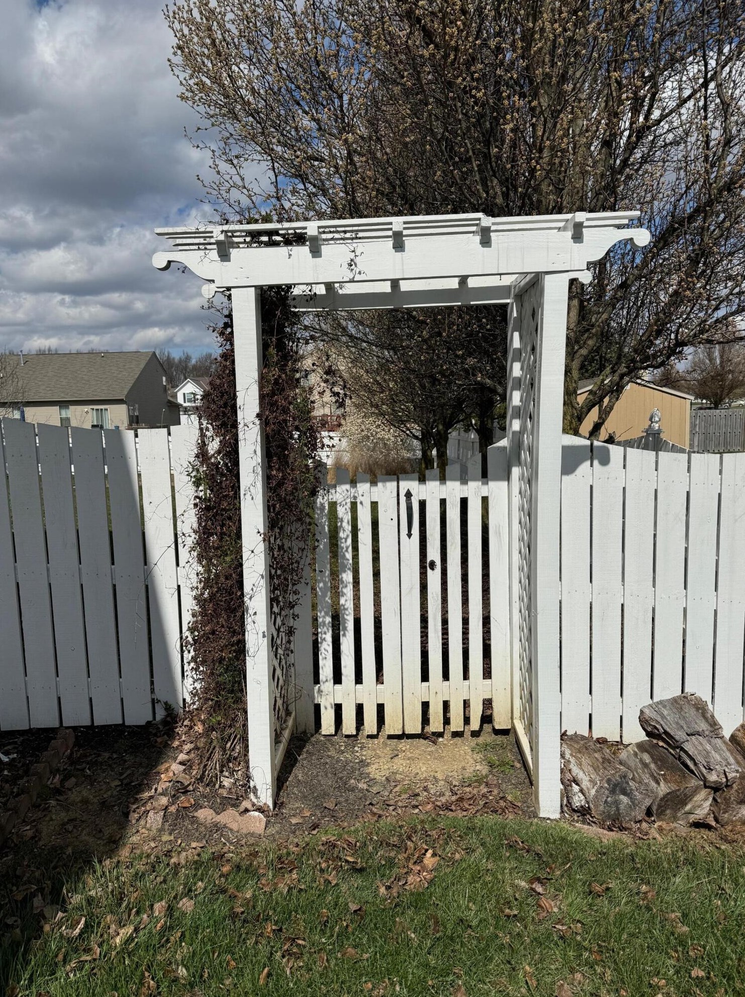 365 Eddington Dr, Pataskala OH  43062-7330 exterior