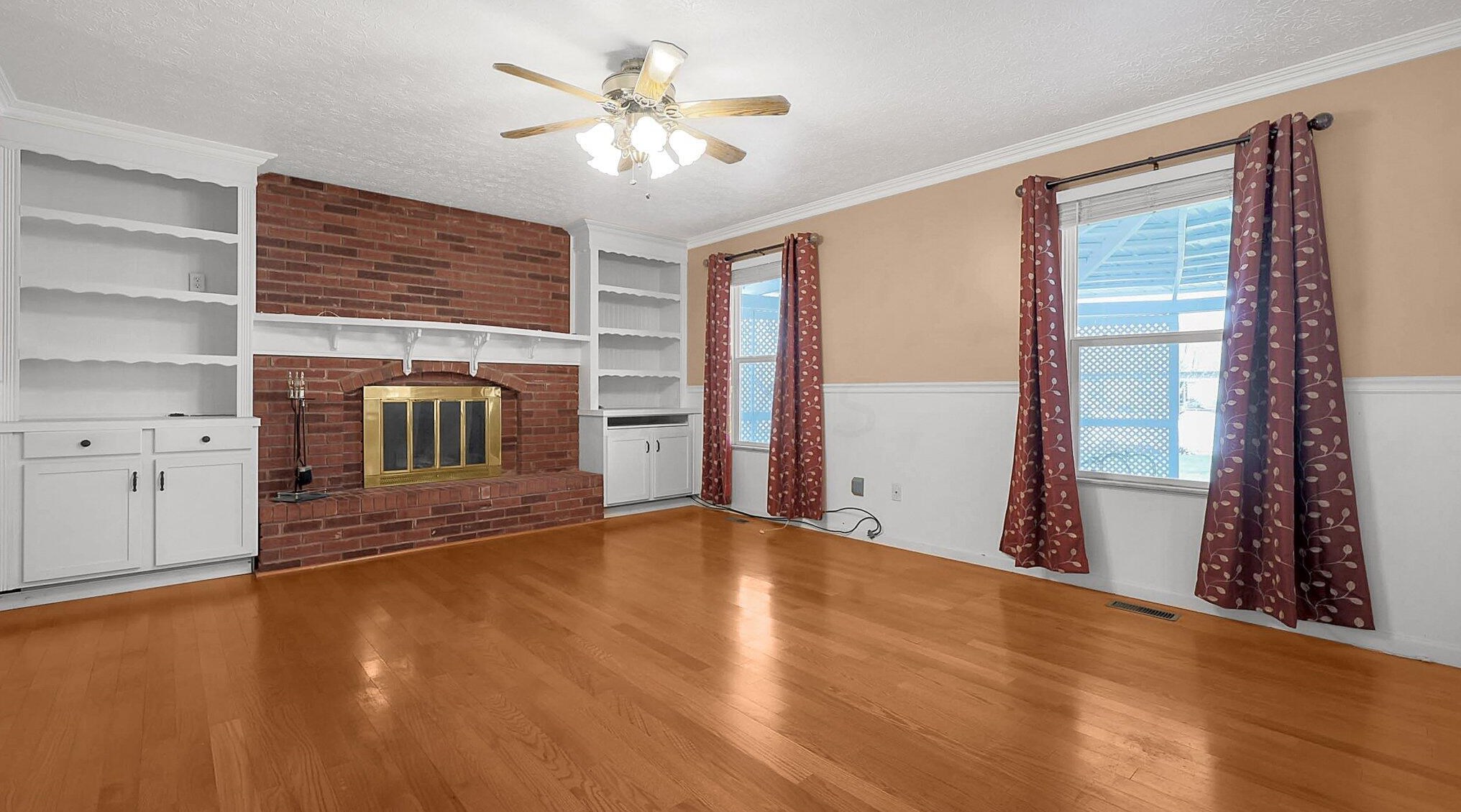 365 Eddington Dr, Pataskala OH  43062-7330 exterior