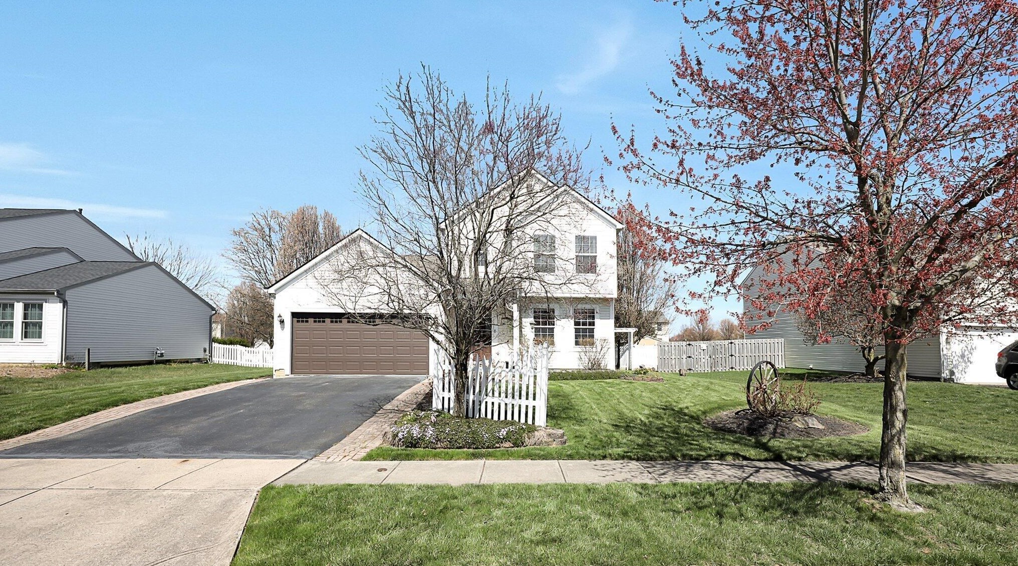 365 Eddington Dr, Pataskala OH  43062-7330 exterior