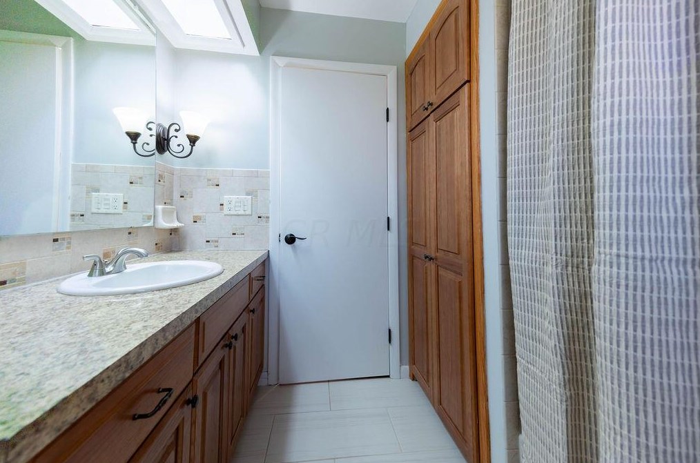 2746 Castlewood Rd, Columbus OH 43209-3140 exterior