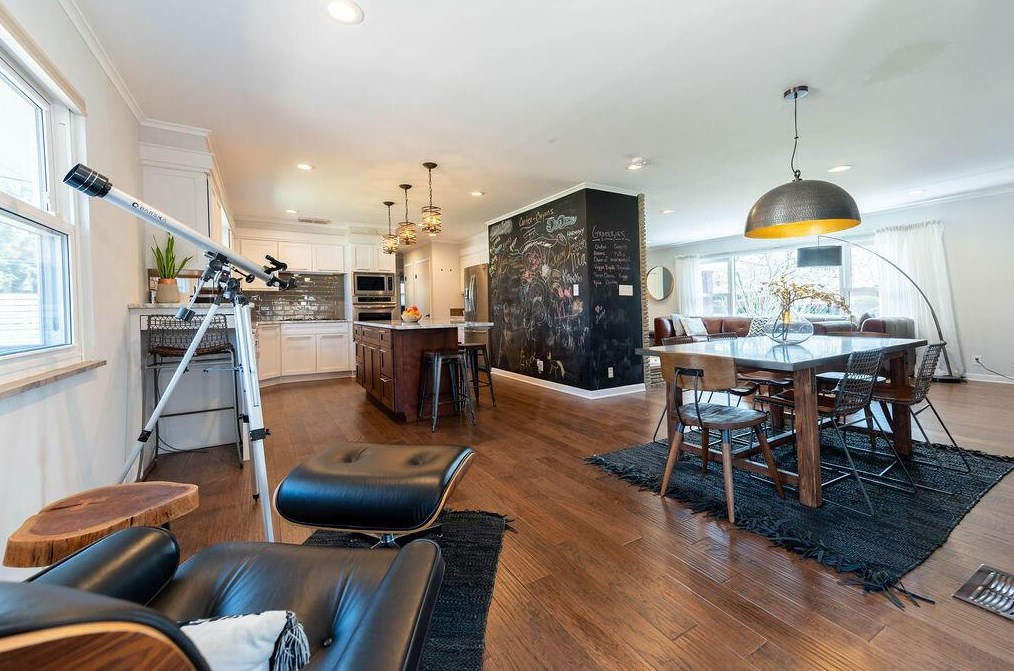 2746 Castlewood Rd, Columbus OH 43209-3140 exterior