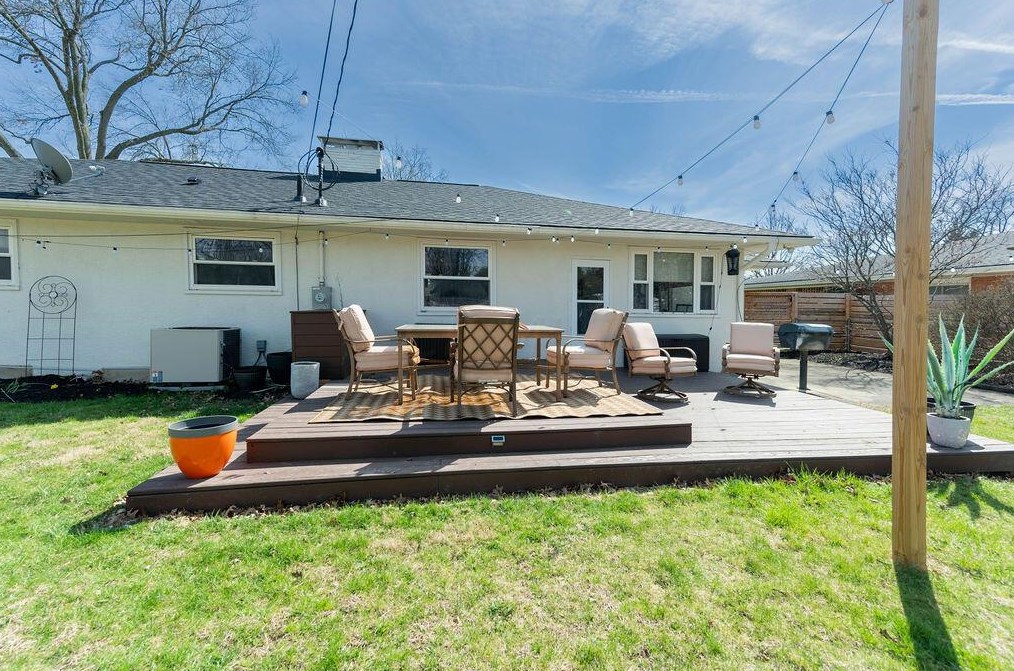 2746 Castlewood Rd, Columbus OH 43209-3140 exterior