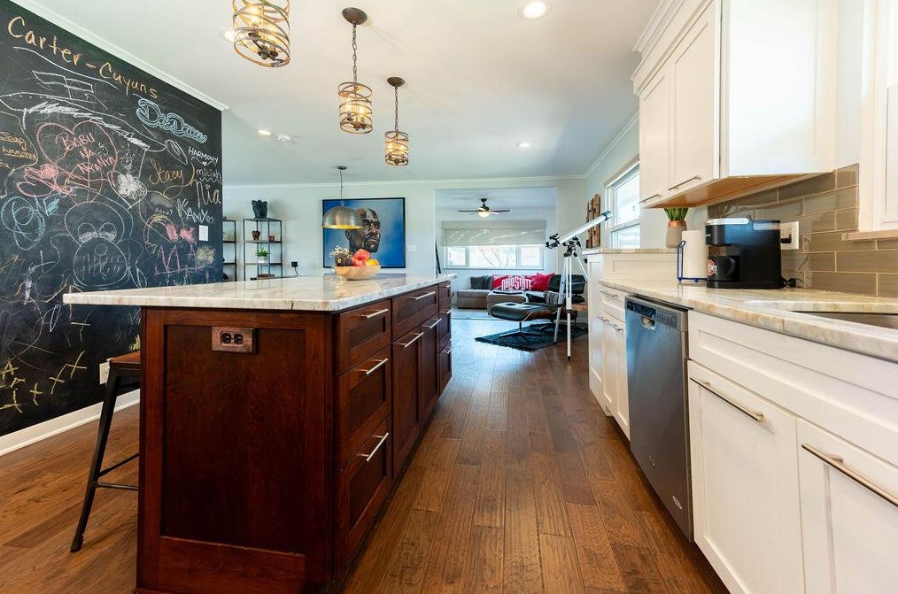 2746 Castlewood Rd, Columbus OH 43209-3140 exterior