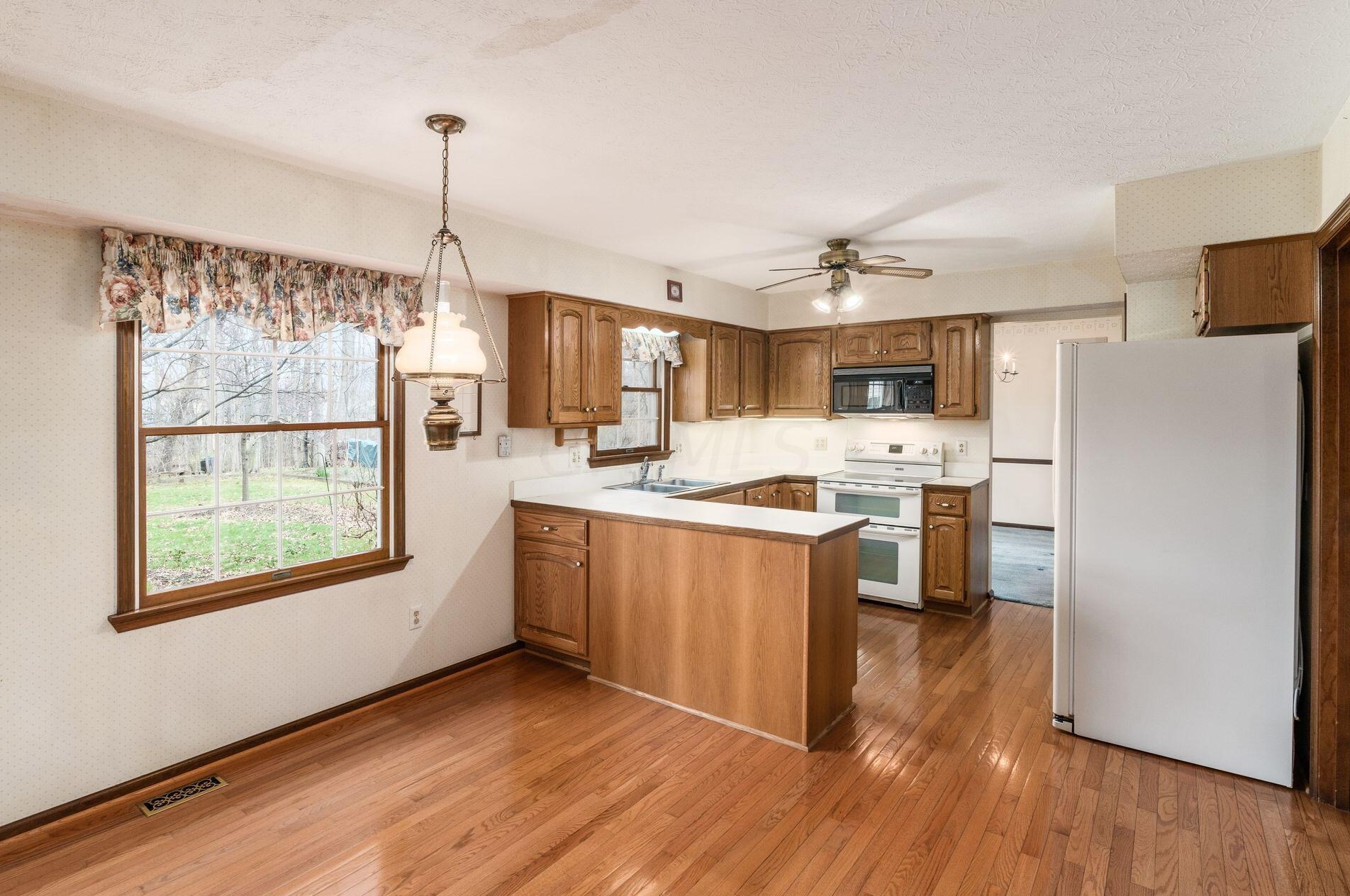 1806 Red Fern Dr, Columbus OH 43229-1425 exterior