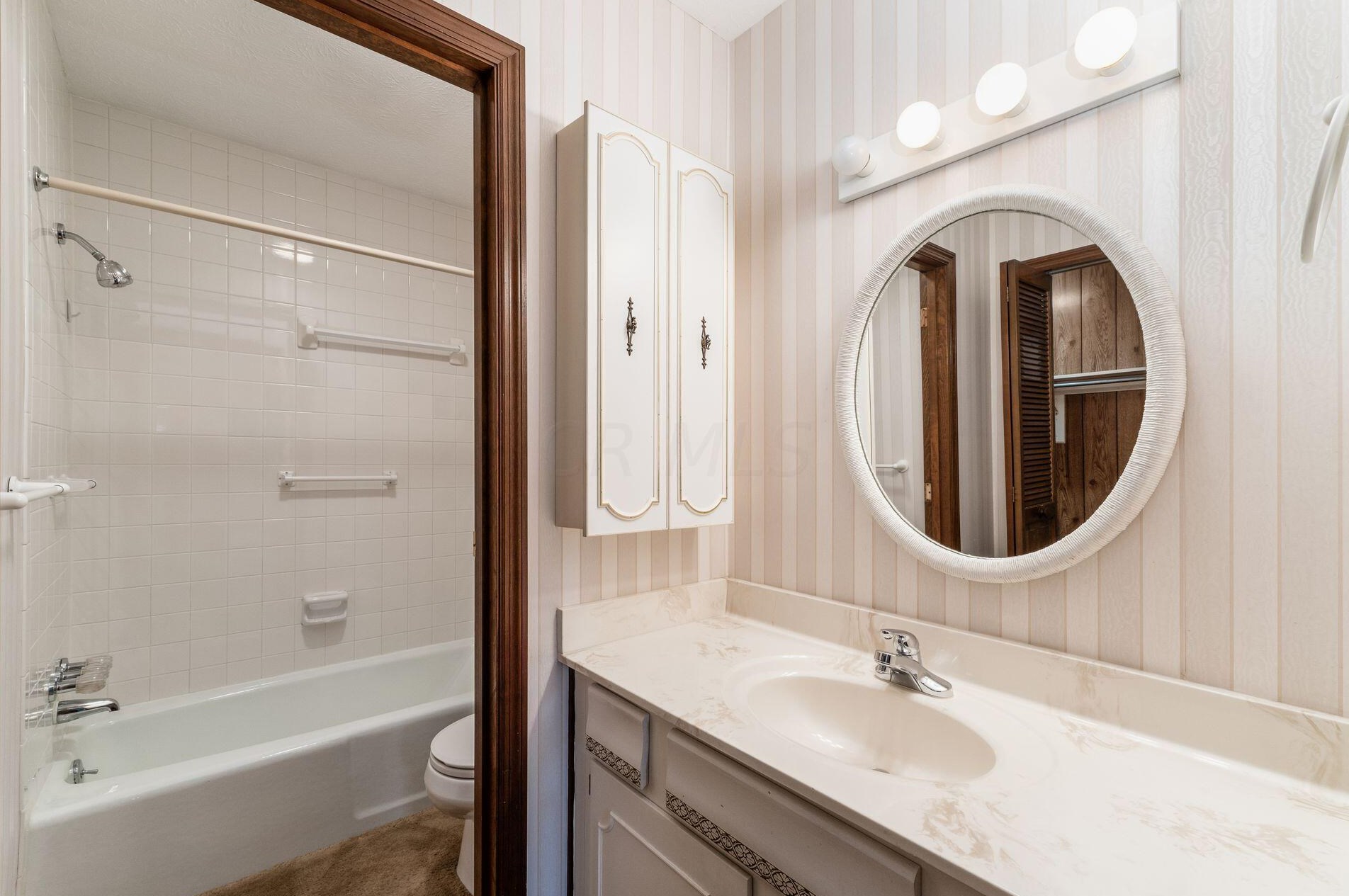 1806 Red Fern Dr, Columbus OH 43229-1425 exterior