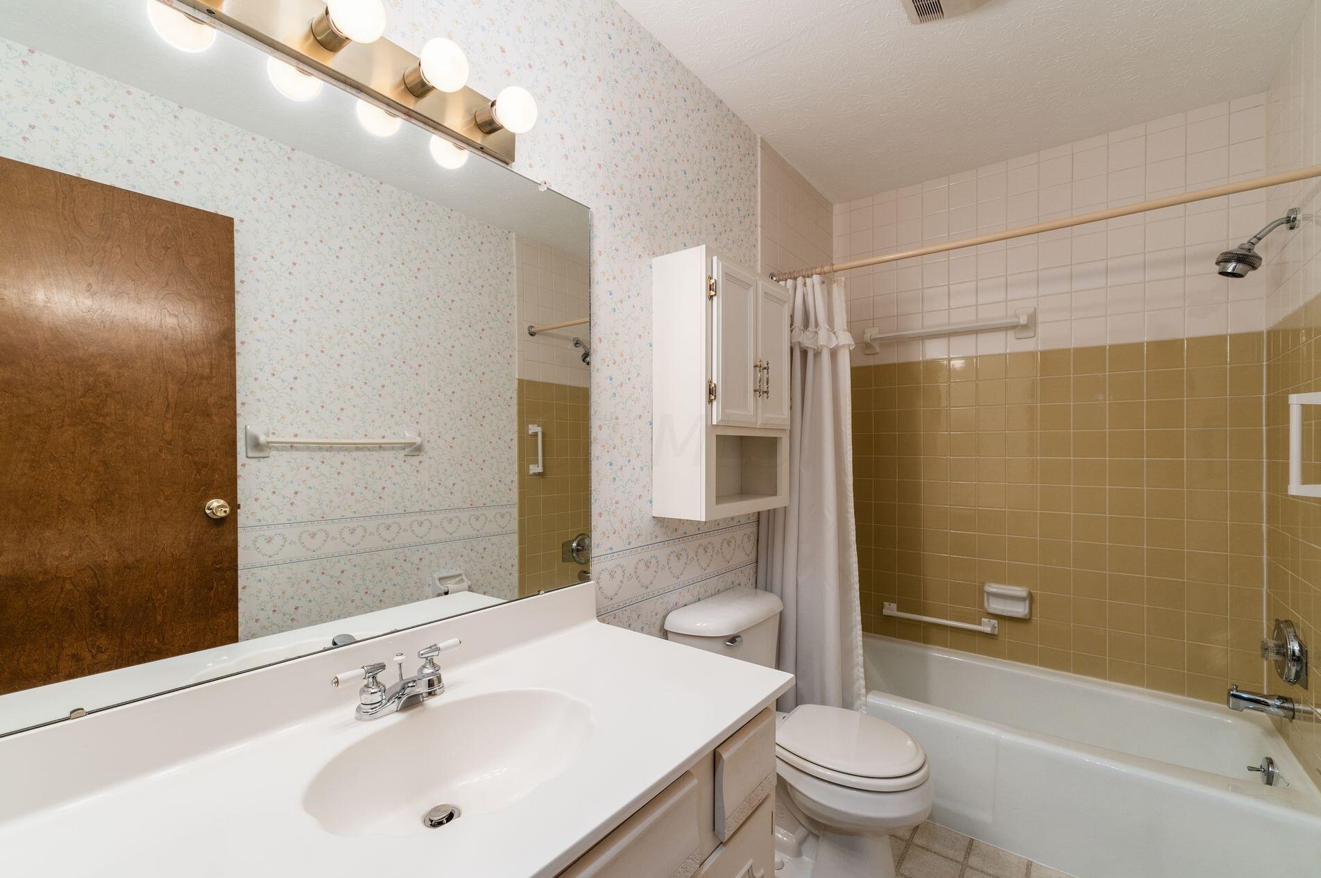 1806 Red Fern Dr, Columbus OH 43229-1425 exterior