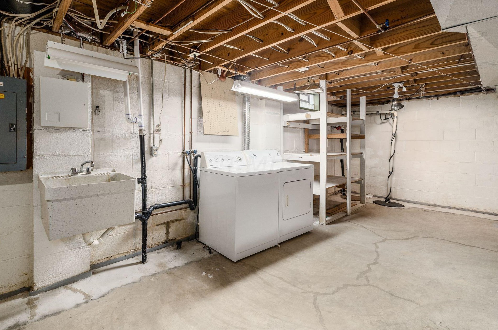 1806 Red Fern Dr, Columbus OH 43229-1425 exterior