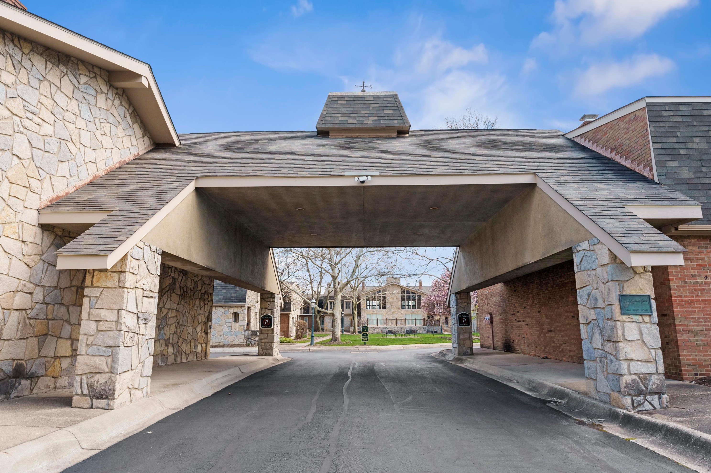 3600 Reed Rd, Columbus OH  43220-4879 exterior