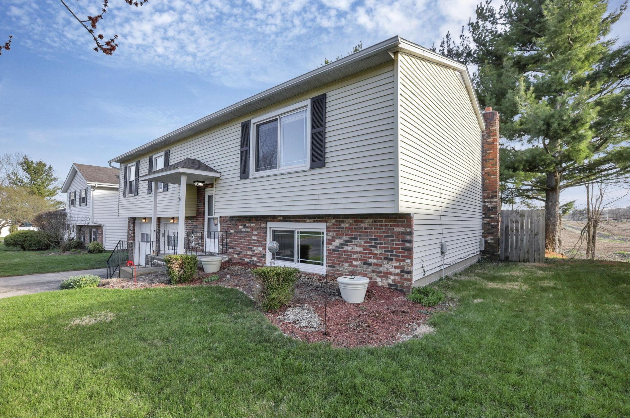 2514 Heidelberg Dr, Lancaster OH  43130-9068 exterior