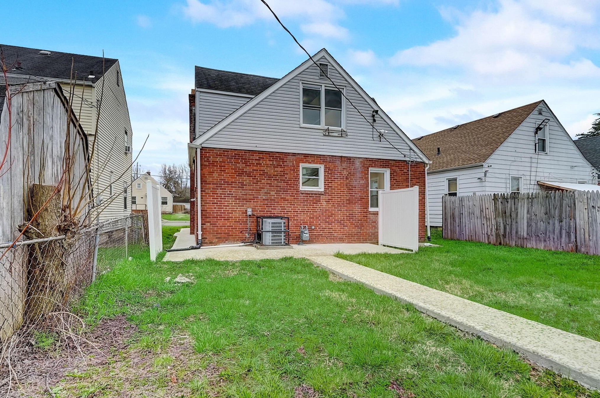 1468 Whittier St, Columbus OH 43206-1864 exterior