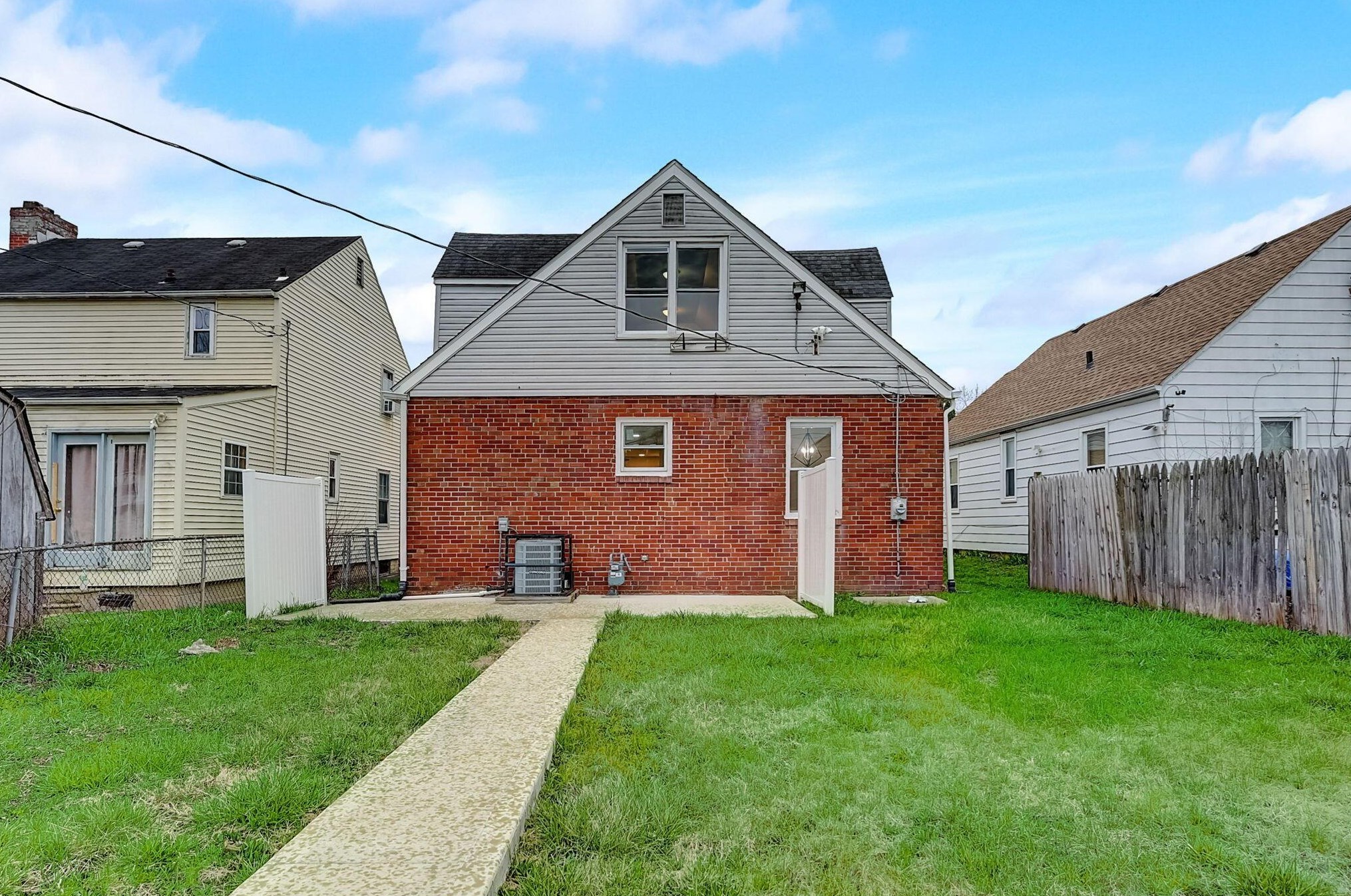 1468 Whittier St, Columbus OH 43206-1864 exterior