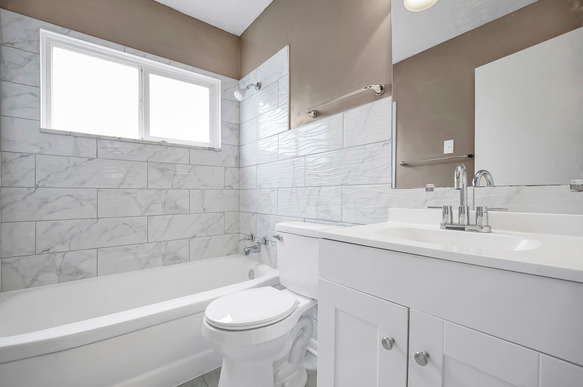 2026 Jermain Dr, Columbus OH 43219-1227 exterior