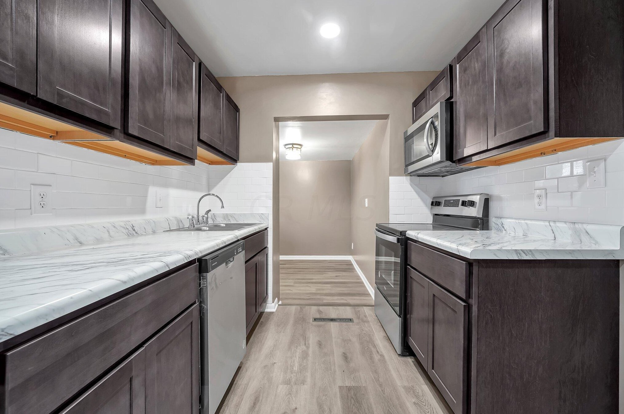 2026 Jermain Dr, Columbus OH 43219-1227 exterior