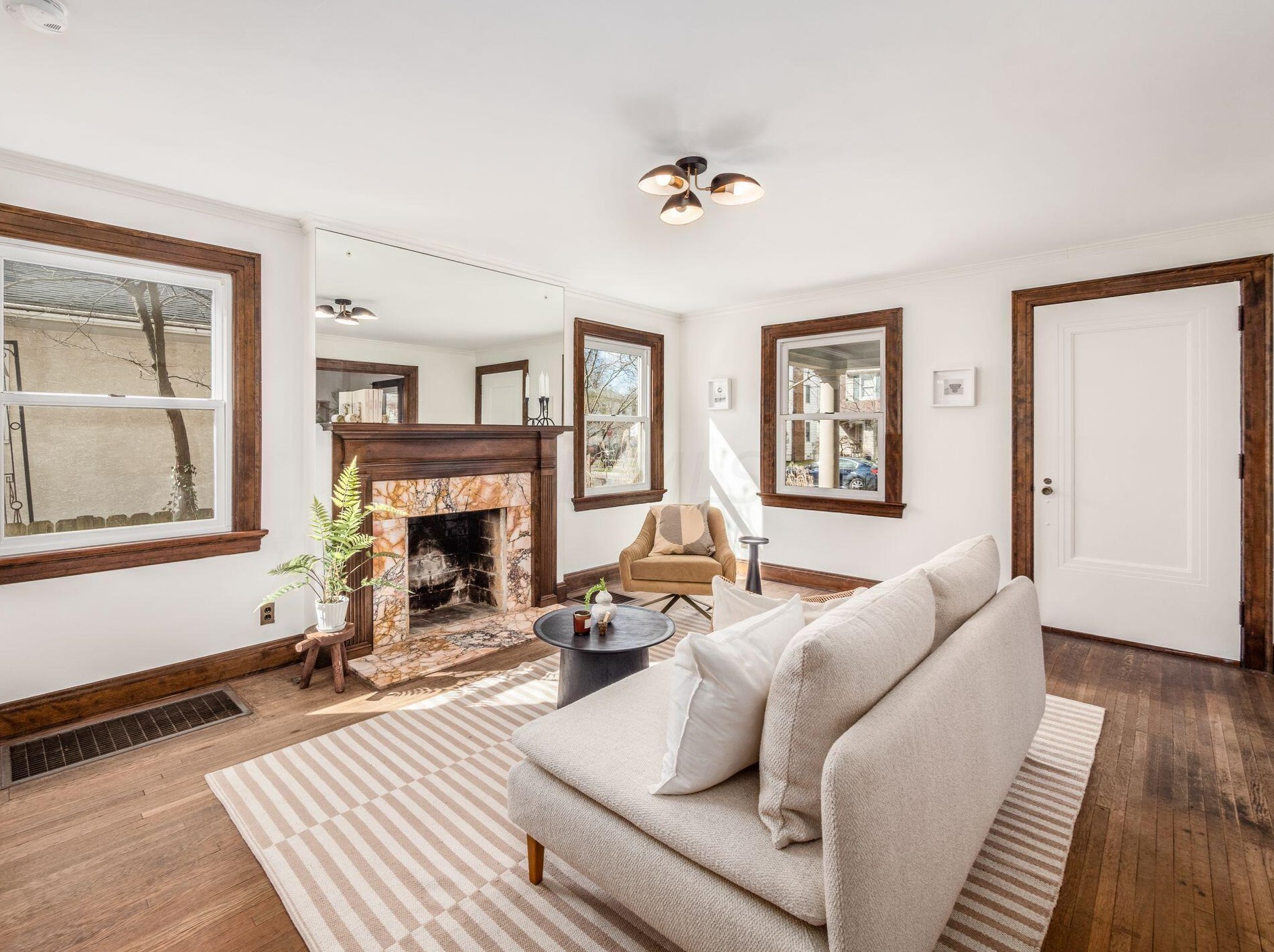 808 Euclaire Ave, Columbus OH 43209-2413 exterior