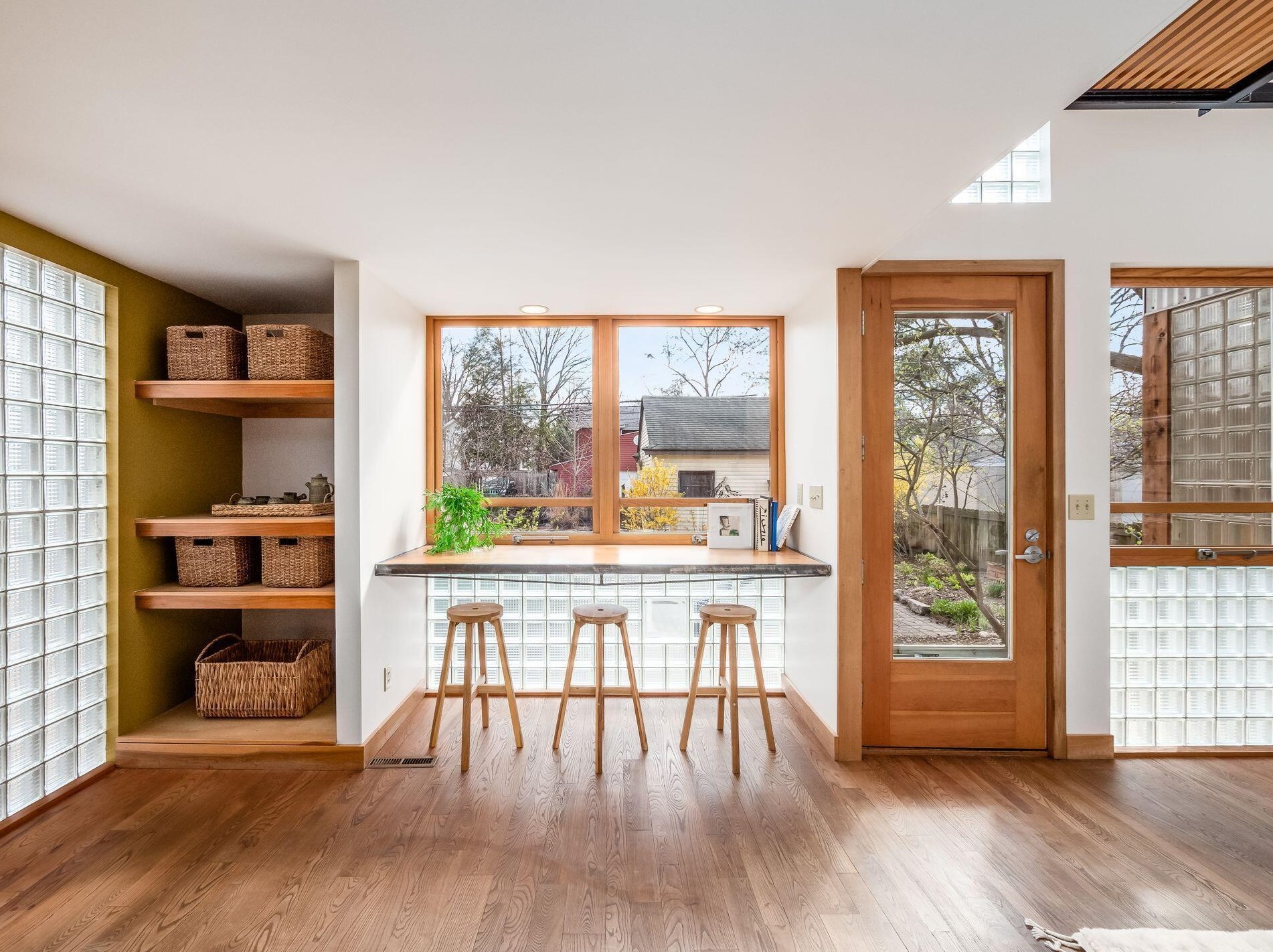 808 Euclaire Ave, Columbus OH 43209-2413 exterior