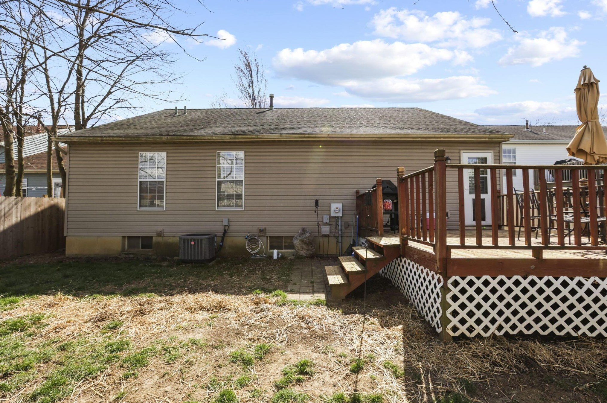 926 Cherry Bud Dr, Columbus OH 43228-5728 exterior