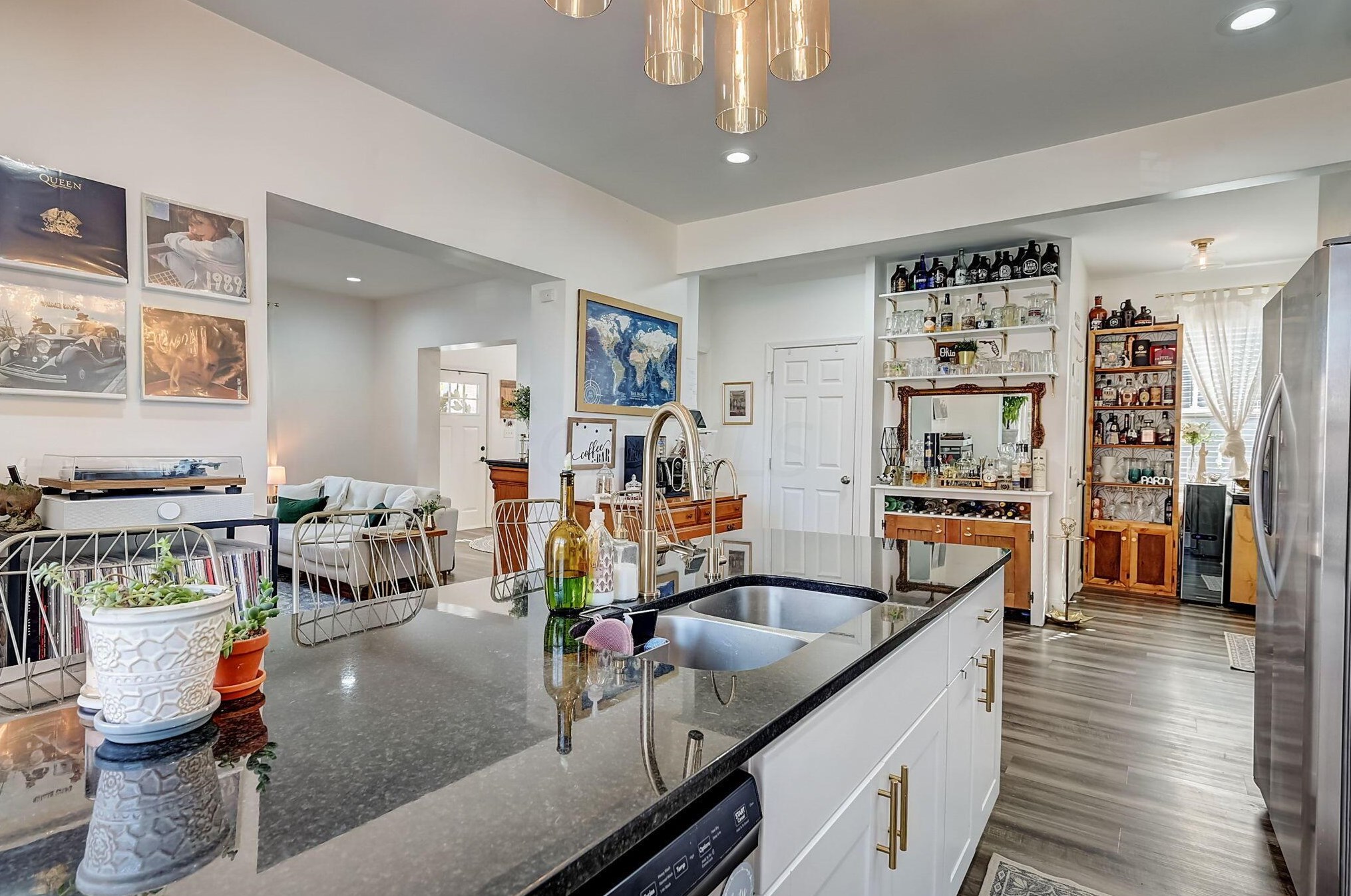 879 Whittier St, Columbus OH  43206-1584 exterior