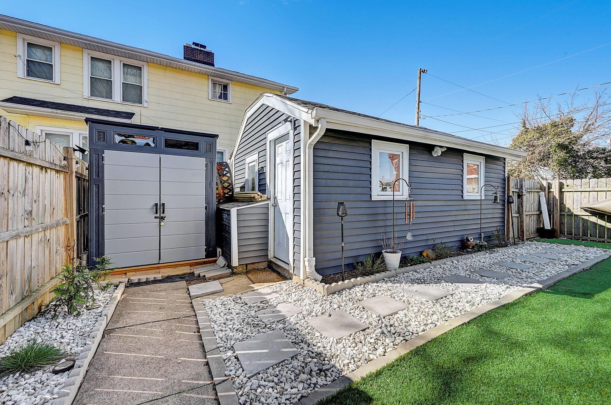 879 Whittier St, Columbus OH  43206-1584 exterior