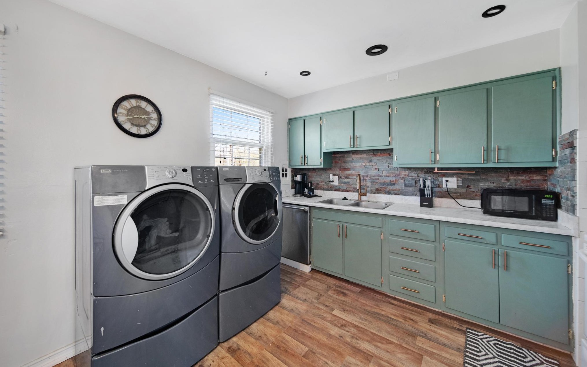 1602 Vilardo Ln, Columbus OH  43227-3630 exterior