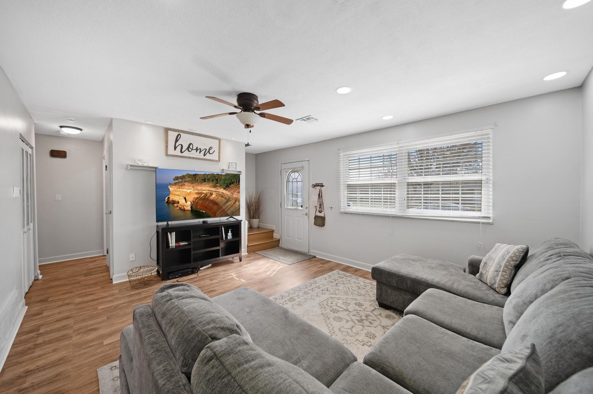 1602 Vilardo Ln, Columbus OH  43227-3630 exterior