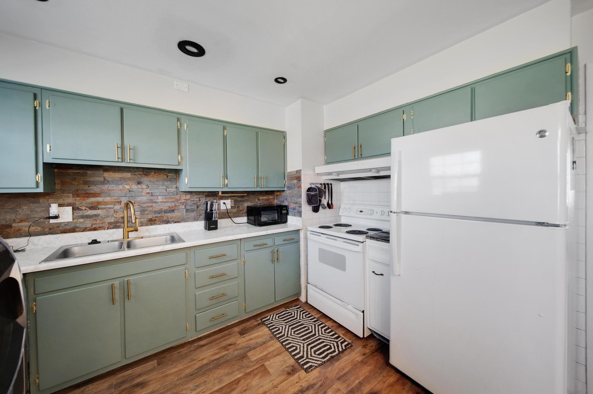 1602 Vilardo Ln, Columbus OH  43227-3630 exterior