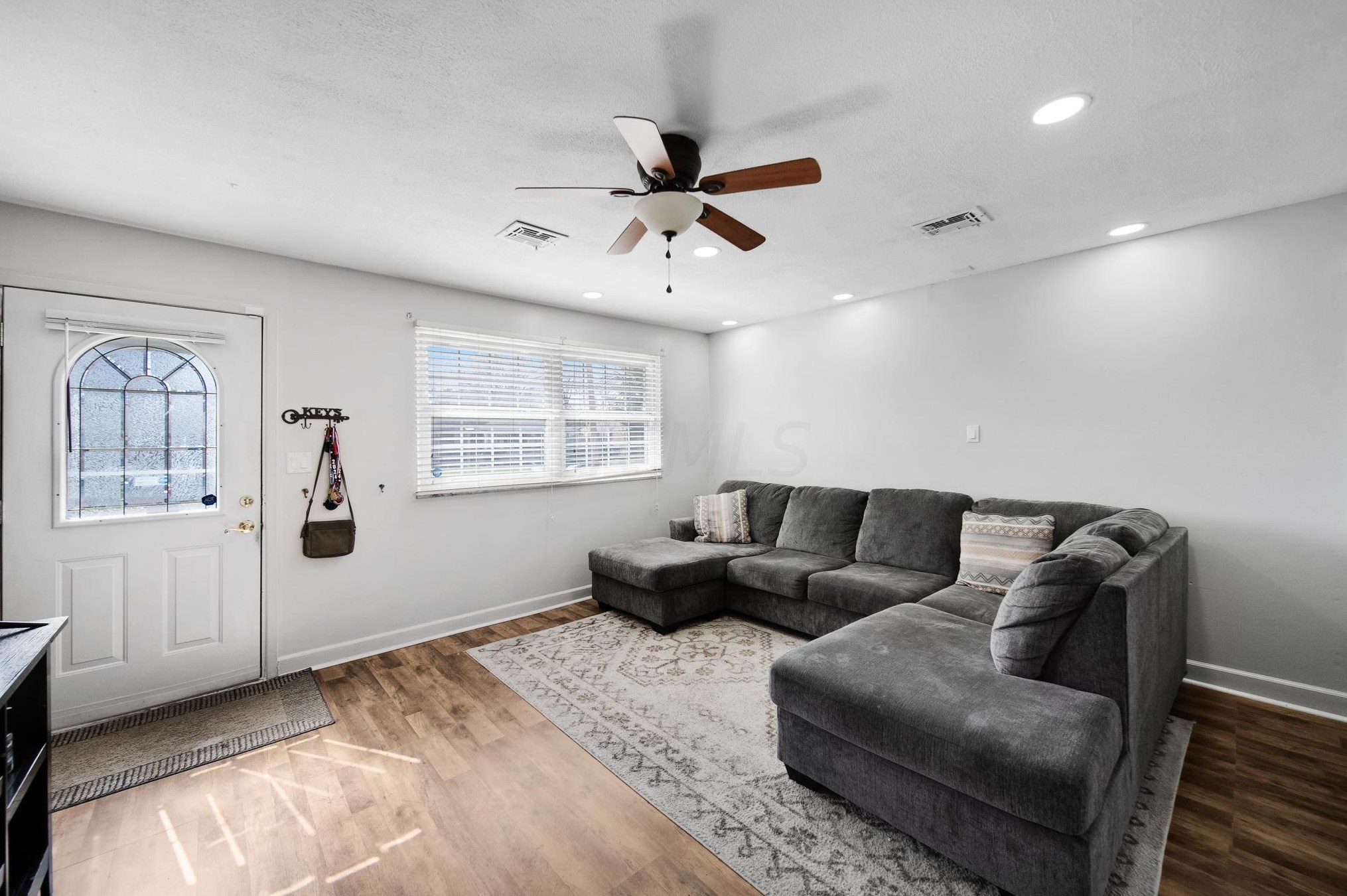 1602 Vilardo Ln, Columbus OH  43227-3630 exterior