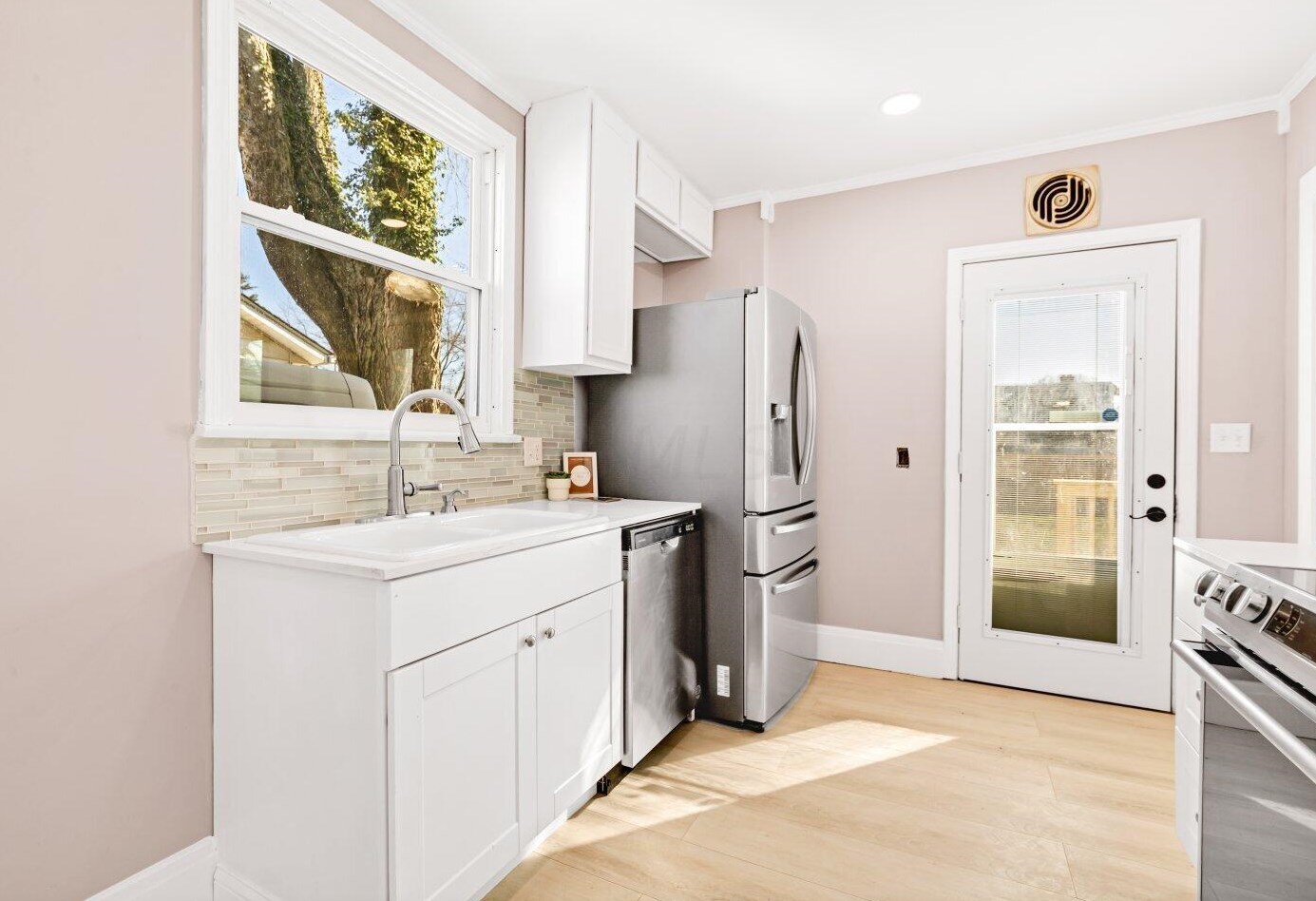 222 Warren Ave, Columbus OH  43204-3055 exterior