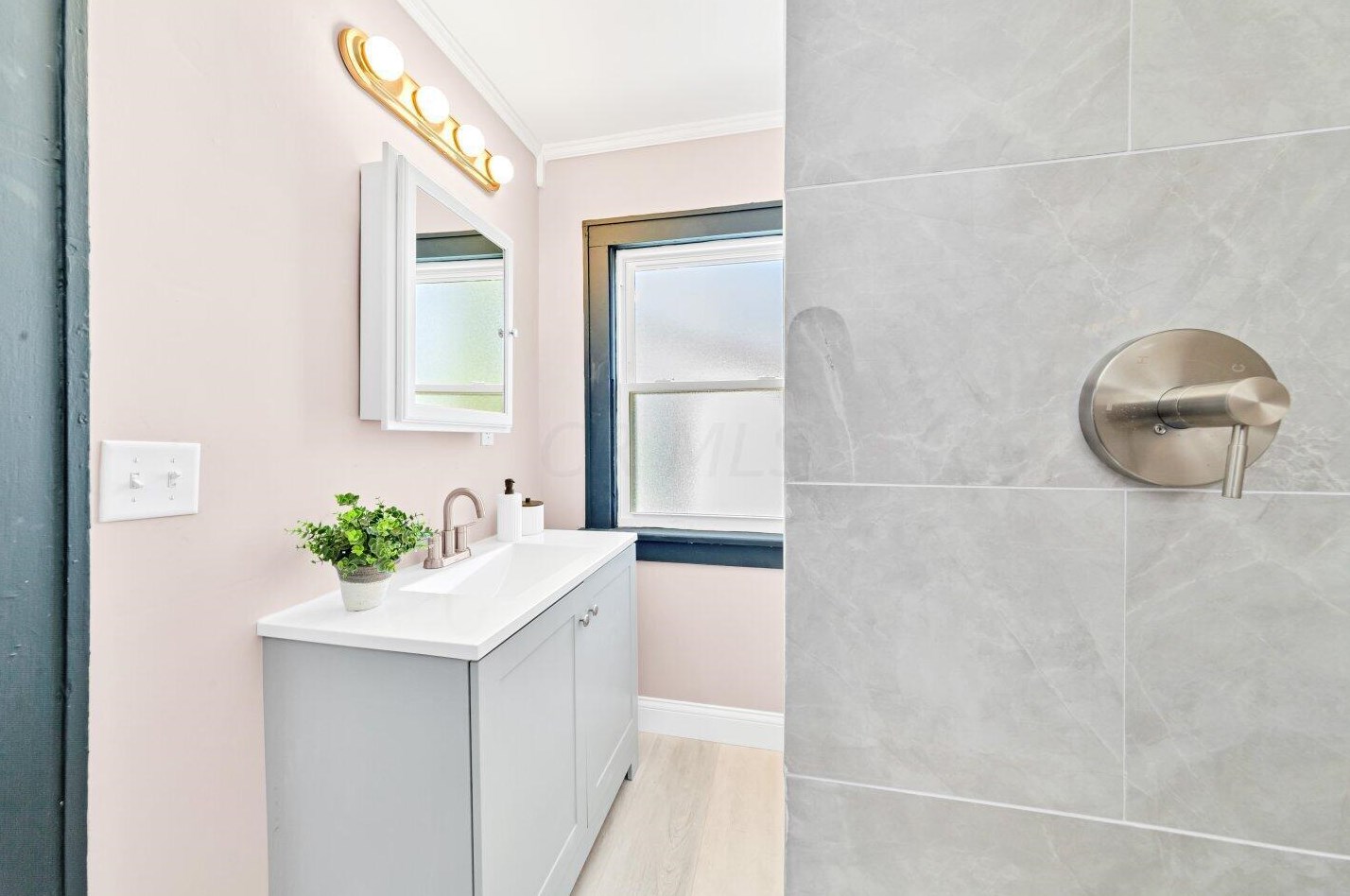 222 Warren Ave, Columbus OH  43204-3055 exterior