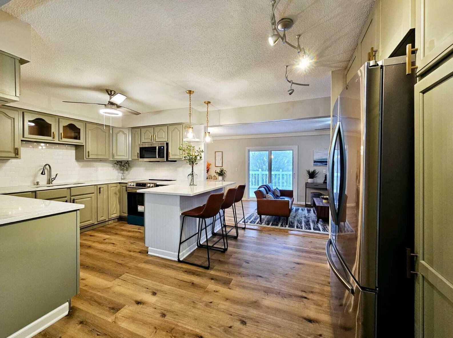 2022 Sharbot Dr, Columbus OH  43229-5761 exterior