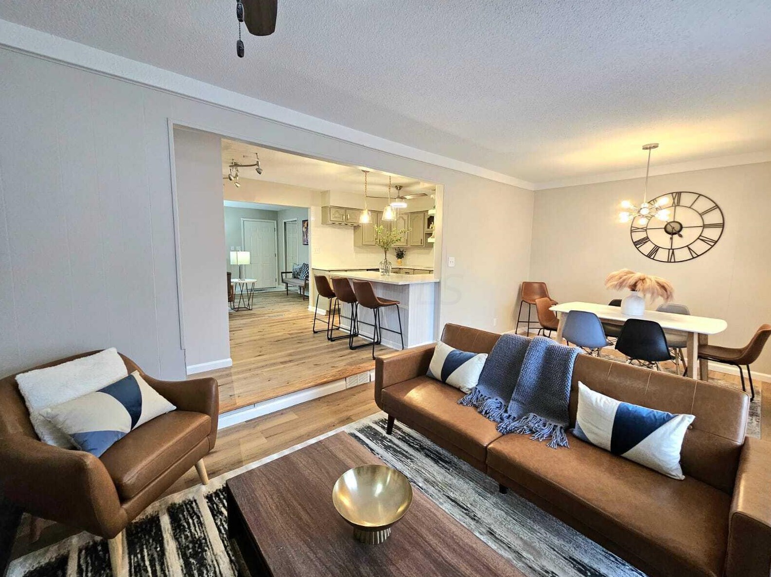 2022 Sharbot Dr, Columbus OH  43229-5761 exterior