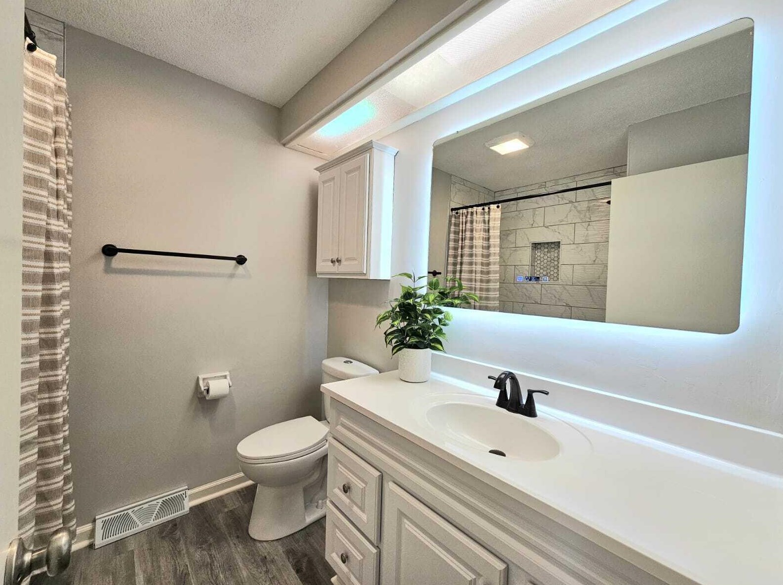 2022 Sharbot Dr, Columbus OH  43229-5761 exterior