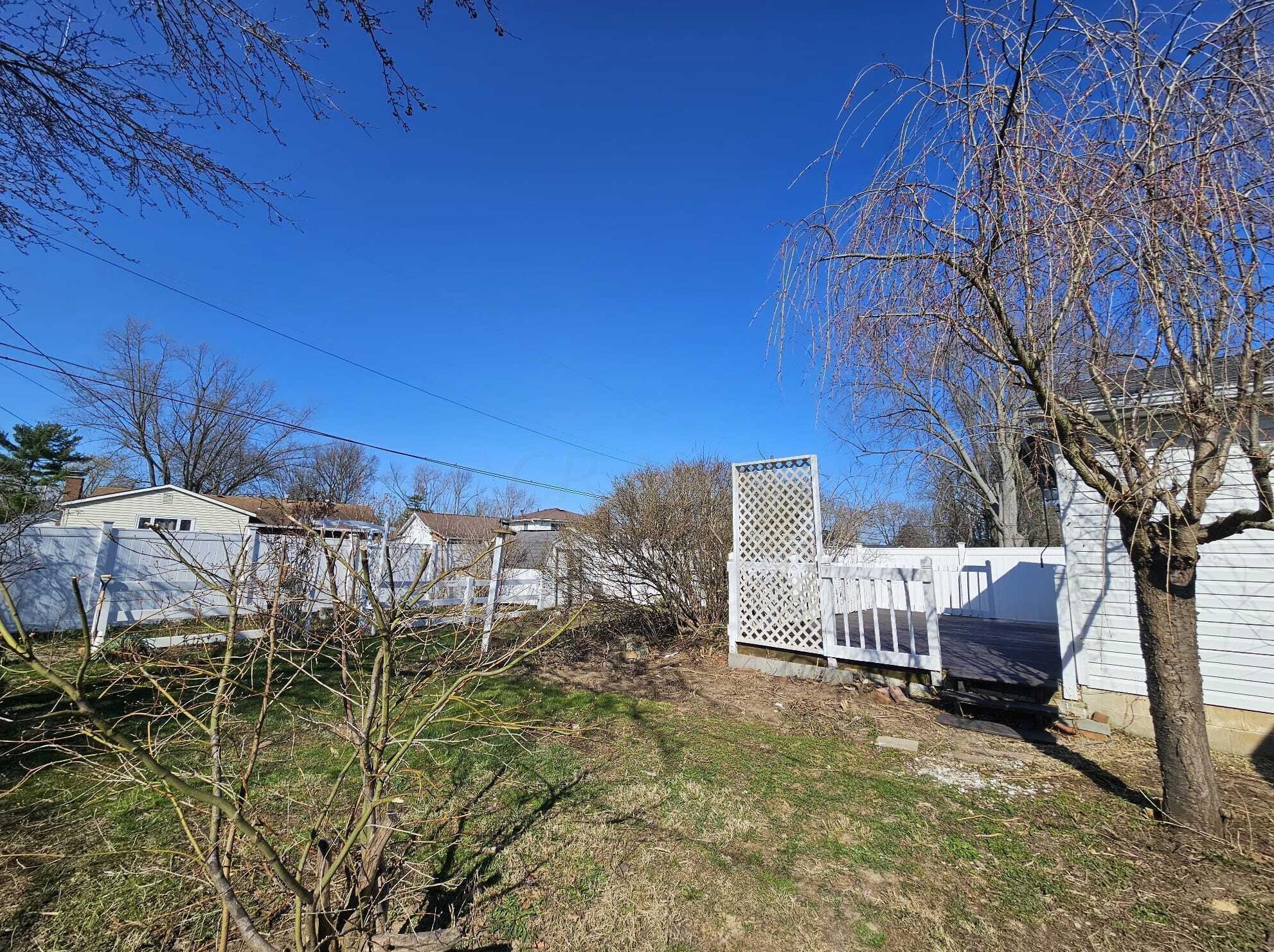 2022 Sharbot Dr, Columbus OH  43229-5761 exterior