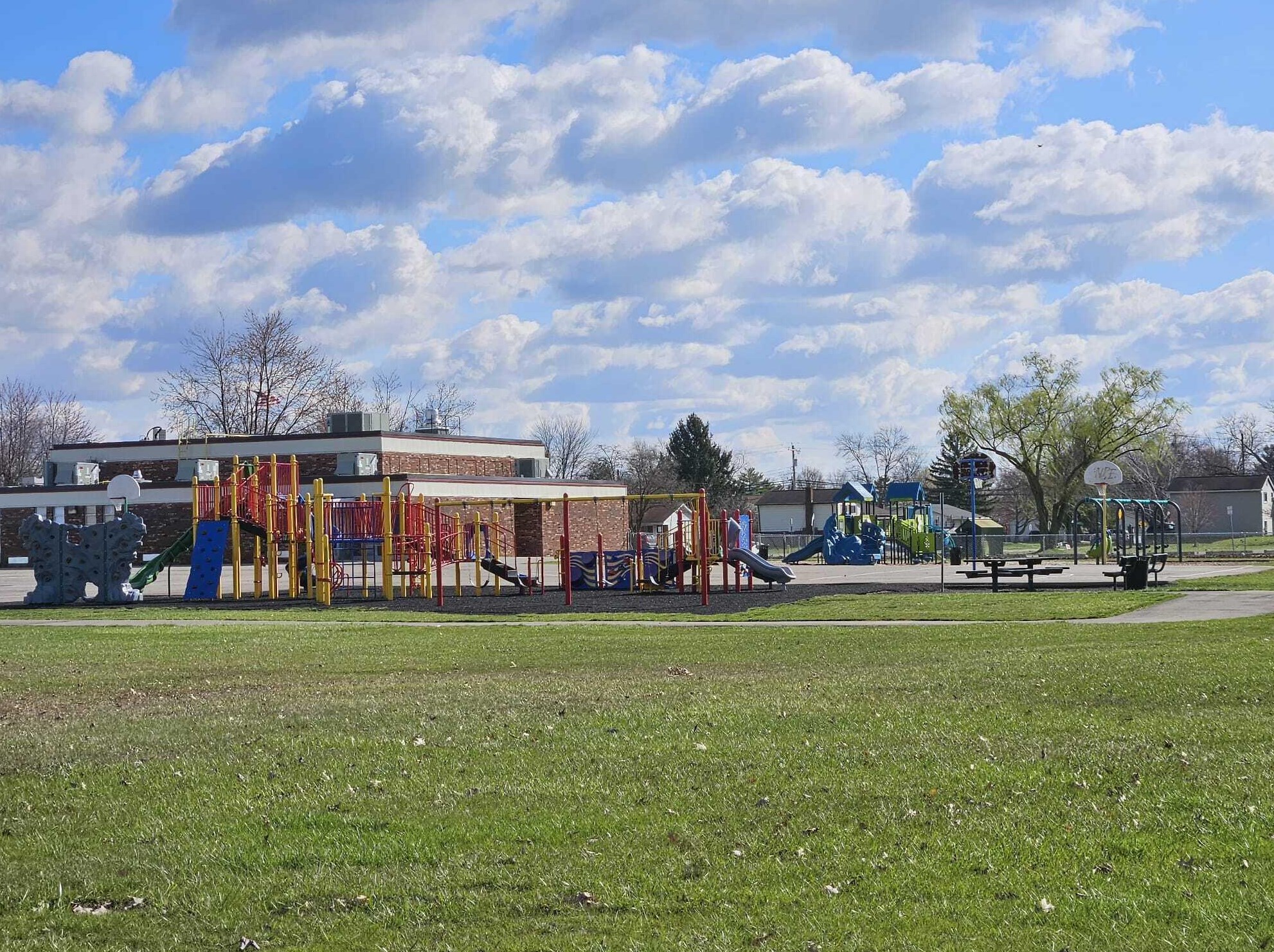 2022 Sharbot Dr, Columbus OH  43229-5761 exterior