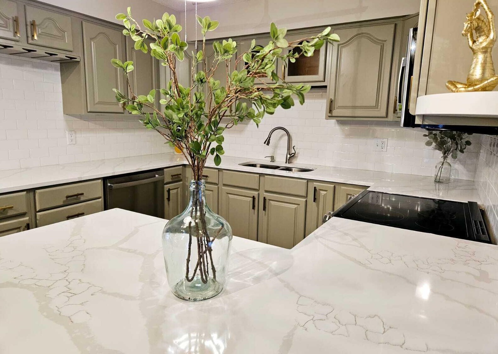 2022 Sharbot Dr, Columbus OH  43229-5761 exterior