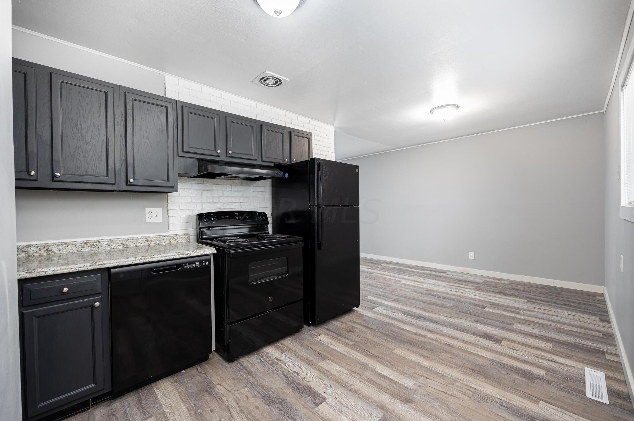 5297 Cullen Dr, Columbus OH  43232-6259 exterior