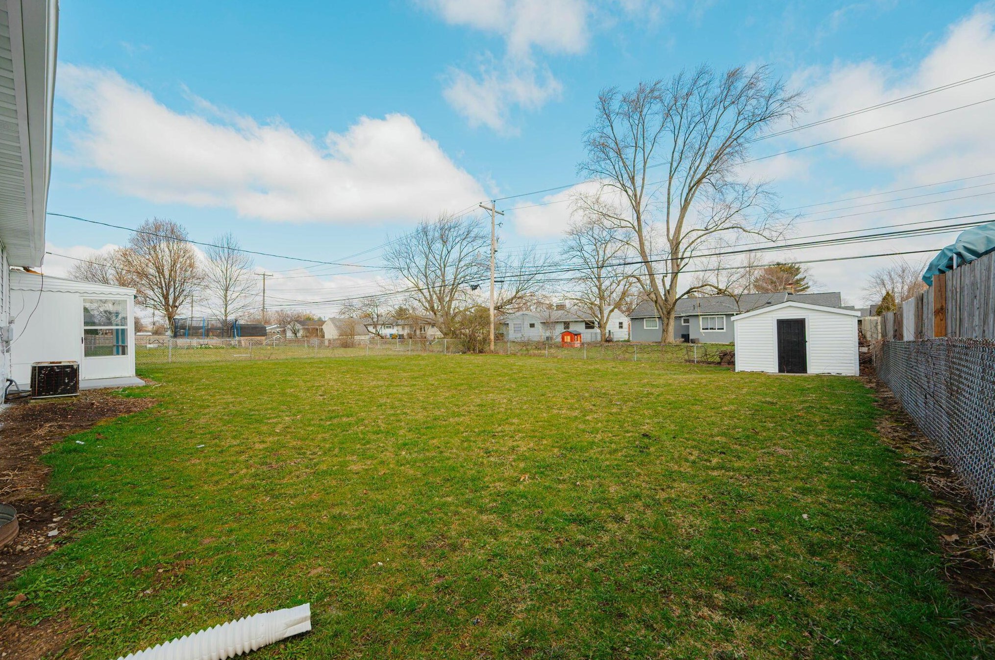 3222 Briggs Rd, Columbus OH 43204-1702 exterior