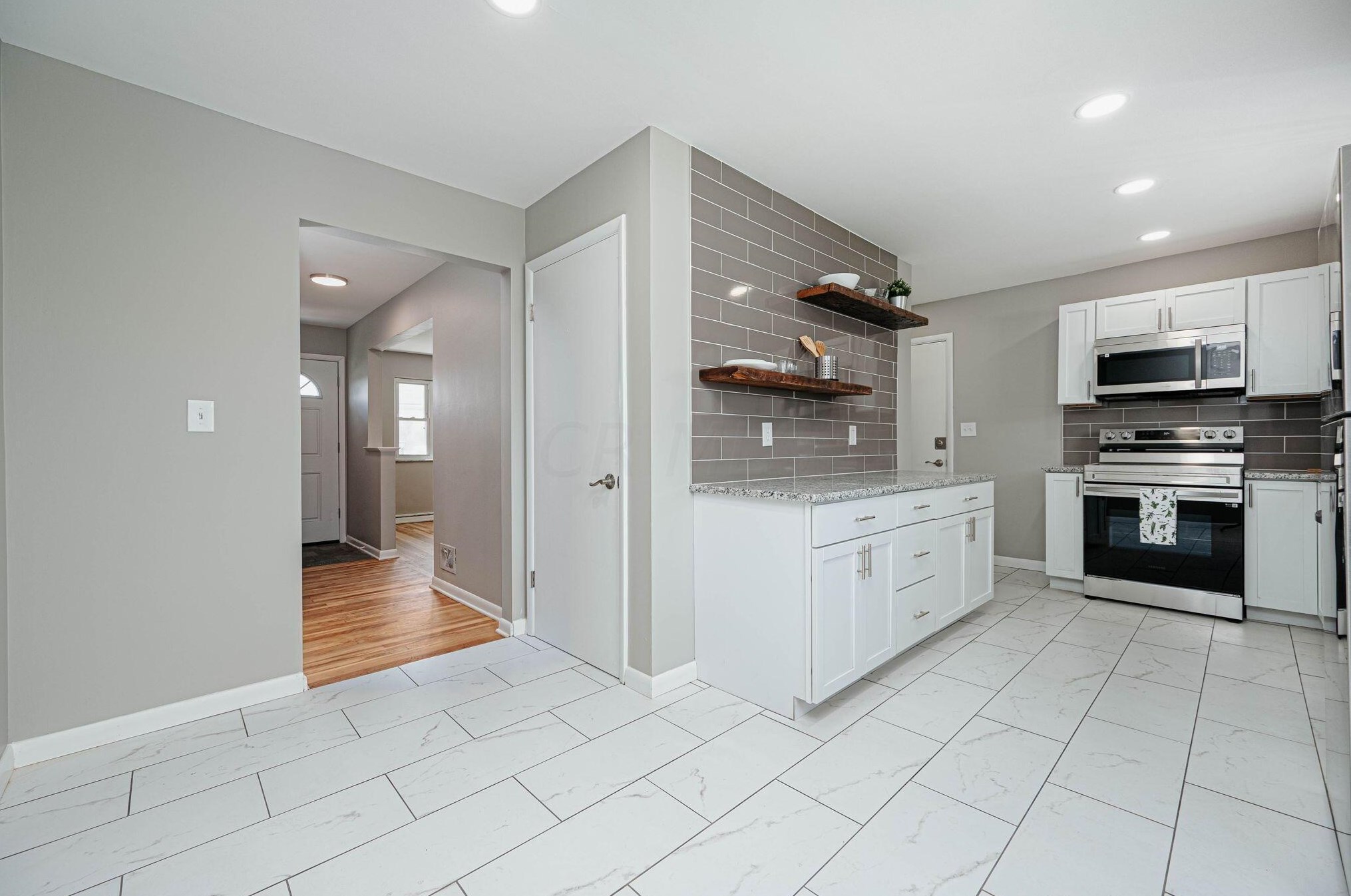 3222 Briggs Rd, Columbus OH 43204-1702 exterior