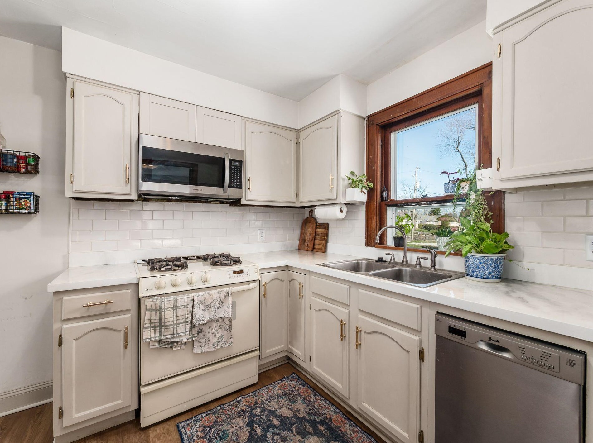 2908 Fairwood Ave, Columbus OH  43207-2651 exterior