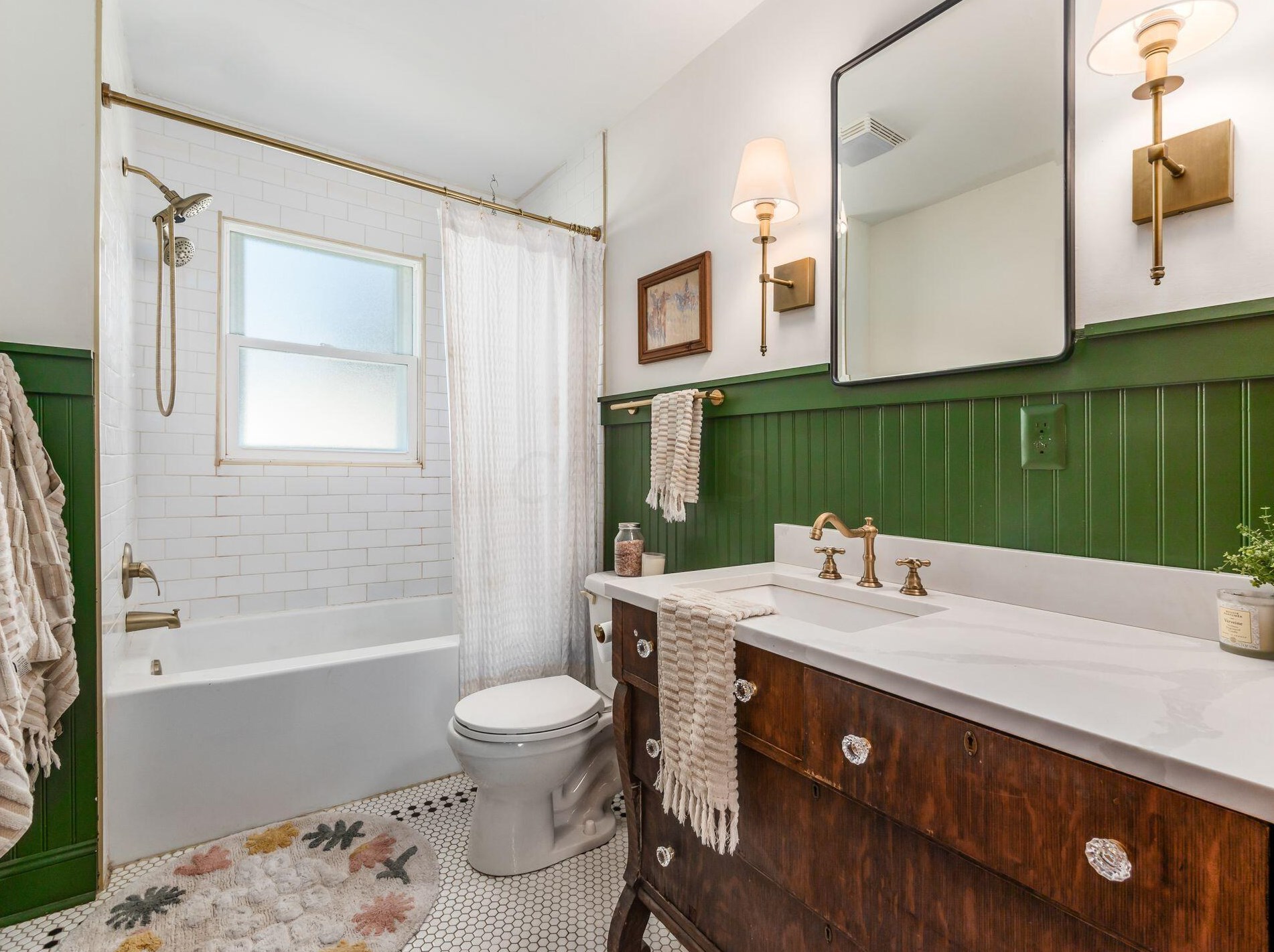 2908 Fairwood Ave, Columbus OH  43207-2651 exterior