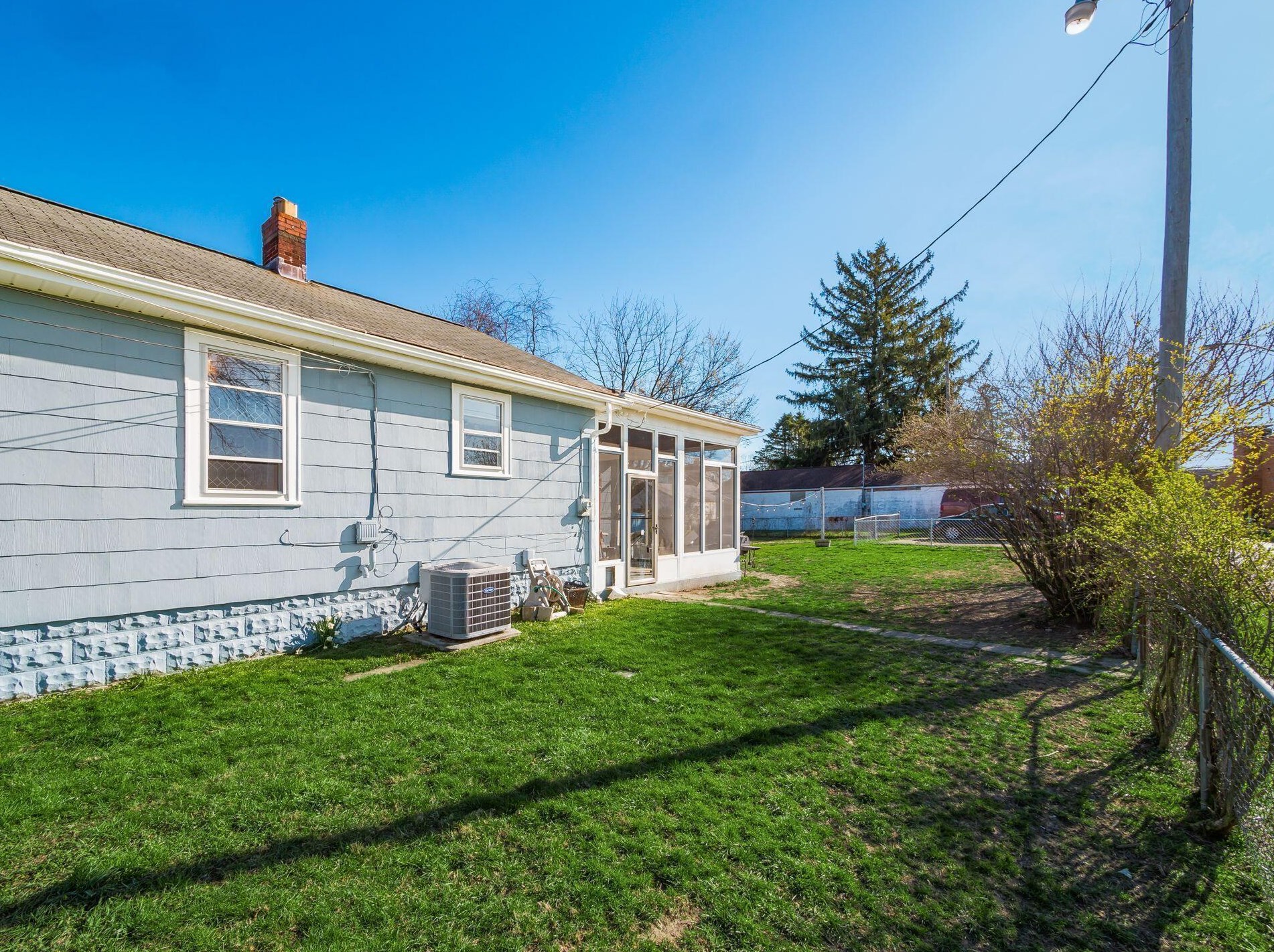 2908 Fairwood Ave, Columbus OH  43207-2651 exterior