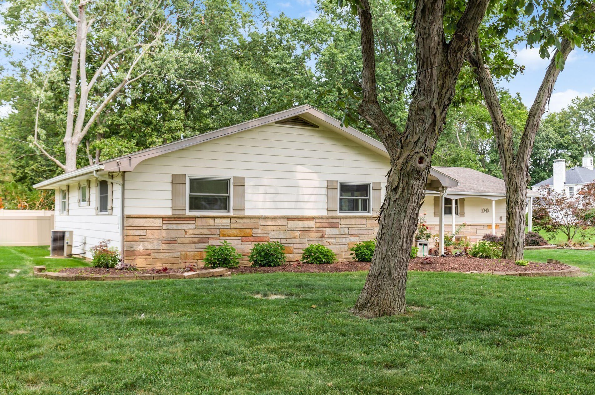 1040 Collins Ave, Marysville OH  43040-1313 exterior